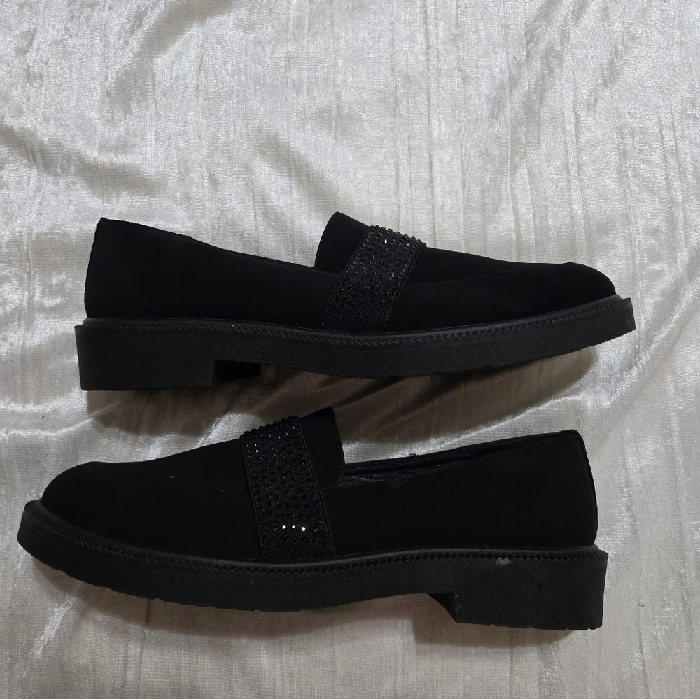 Womens Black Slip-On Loafers with Embellished Band By CLaundry Size 8 NWOB